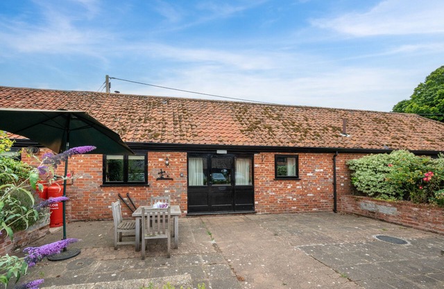 Old Mill House - Two Bedroom House, Sleeps 3