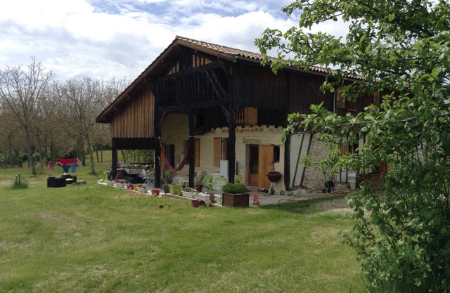 Old renovated farmhouse in a quiet and green setting in the Lot et Garonne