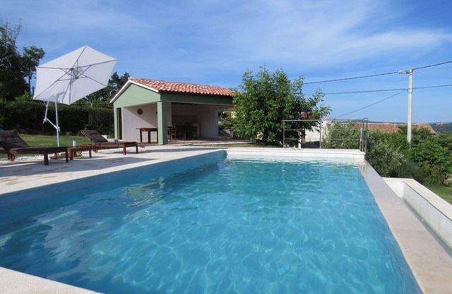 Old renovated house with private swimming pool, romantic, quiet, family friendly