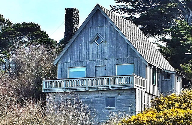 Old Rustic Beach Cabin: Private deck overlooking Face Rock Beach.