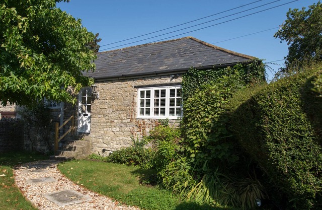 Old Stone Gardeners Cottage in Somerset with peaceful secluded garden