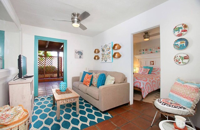 Old Town 1BR Short Drive to Downtown & Beaches 2.5