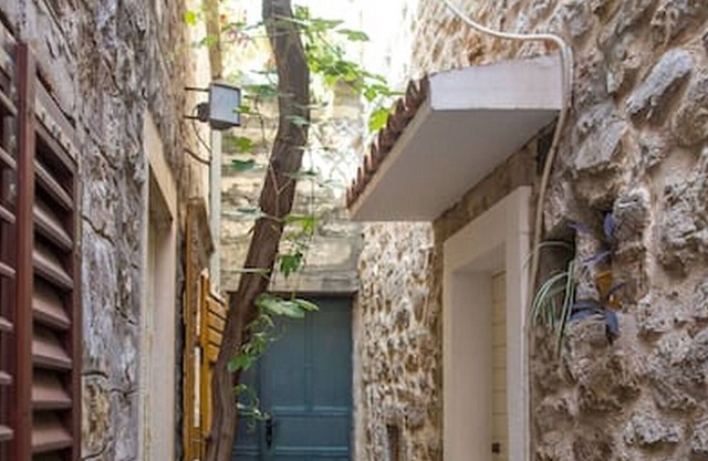 Old town apartment w/2 bedrooms nearby beach
