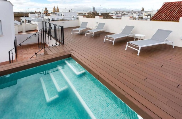 Old Town Building, Rooftop terrace with pool and views!