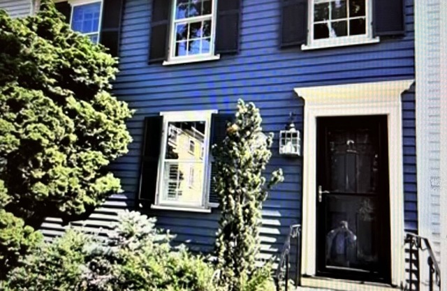 OLD TOWN CHARM. nSleeps 4- 2 bedrooms - 2.5 baths