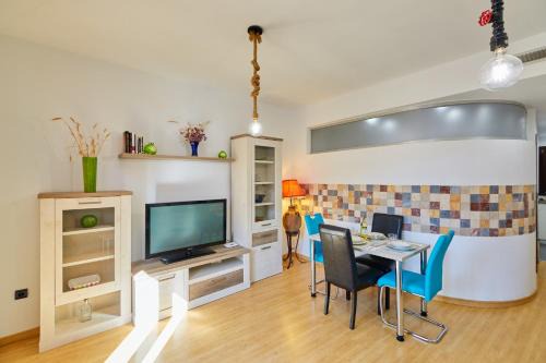 Old Town Luxe Apartment