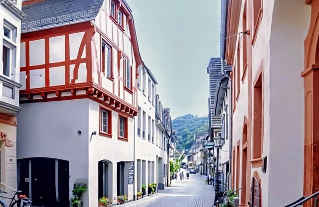 Old Town Quarter - Up to 4 or up to 16 Guests- Medieval Charm with Castle View