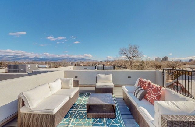 Old Town Townhomes with Rooftop Deck and Mountain Views!