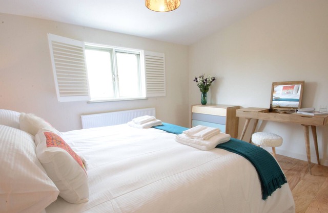 OLD TROUT, UBBESTON, pet friendly, with pool in Laxfield