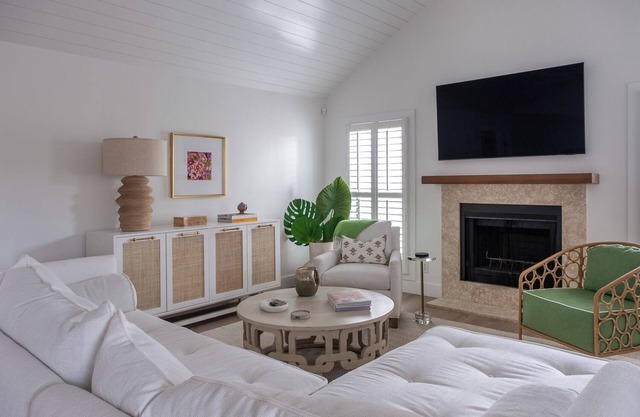 Old Village Area Luxury Private Home. Completely Renovated 5 Minute To The Beach