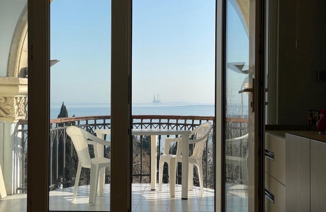 Oldcity sea view apartment