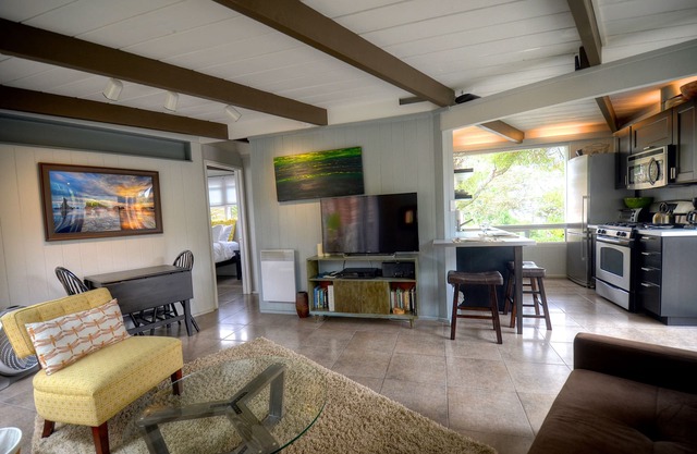Olde Del Mar Hillside Bungalow, Ocean Views, Walk to Village