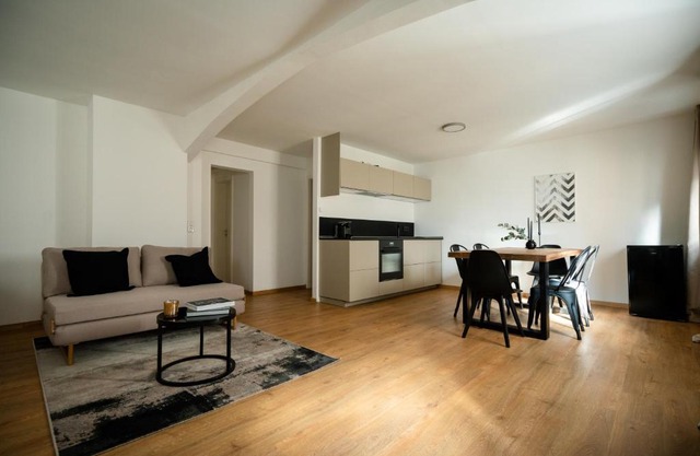 Oldtown Studio Apartment with 2 Bathrooms