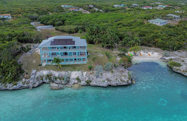 Ole Ike Bay-Luxury Villa Private Beach & Dock - 7 guests