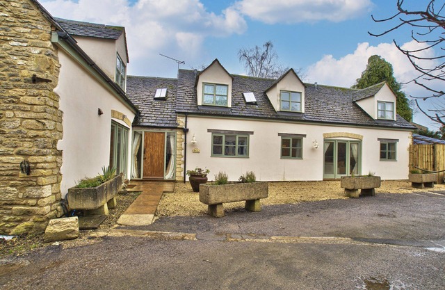 Olive Cottage by Group Retreats - sleeps 11 guests in 5 bedrooms