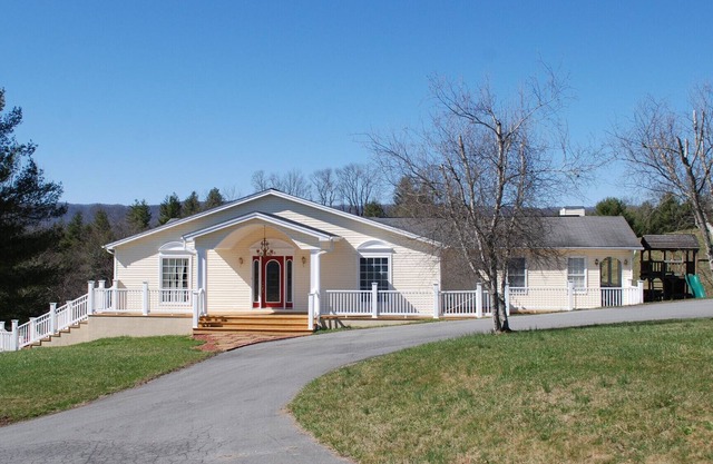 Olive Leaf Cottage 4BR in the Tennessee mountains