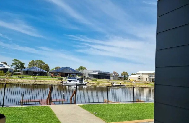Olley's Place - Wellington Marina
