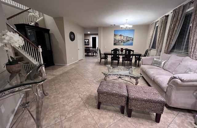 OMG WOW! LARGE 5BR/3BTH BBQ, POKER, TEMECULA WINERIES, CASINO, LAKE FUN & GAMES
