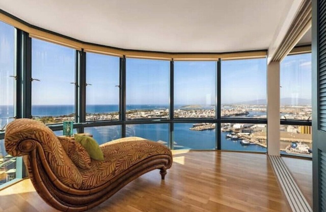 OmniView Sunset Penthouse : Mountain, Ocean, City