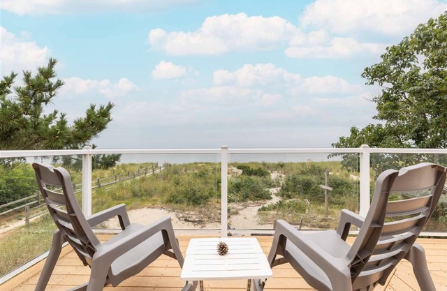 On Beach, Sunsets, Bikes+Kayaks, Pet Friendly, Firepit, Serenity.