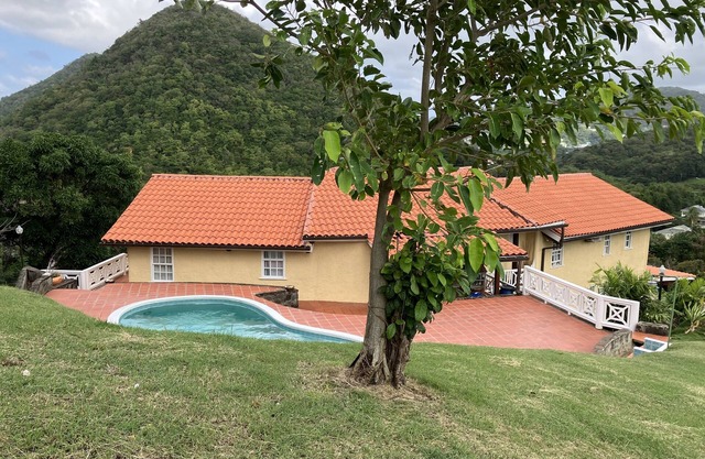 On Peninsula. Sea view, Beach 3 Min drive. Quiet neighborhood. Windjammer 4 m d