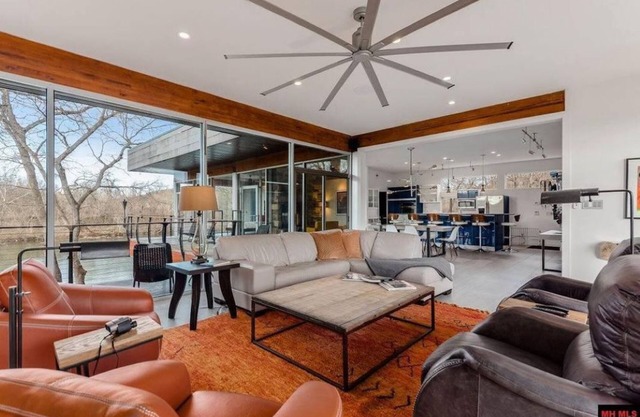 On the Banks of White River! Luxury Corporate/Family Retreat! Billiard/Theater