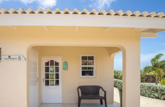 On the beautiful island of Curacao, surrounded by turquoise waters and lush tropical surroundings, there is an enchanting home that offers the perfect vacation retreat for 4 people.