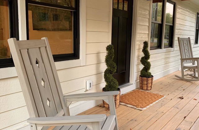On the Water w/Private Dock, Entire Home, sleeps up to 14