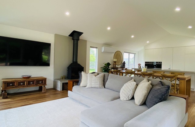 One Acre Retreat Silverleaves Phillip Island Walk to Beach & Cowes