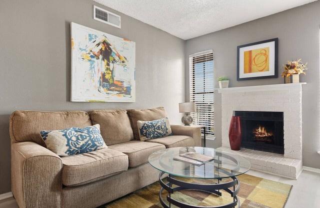 ONE BED ONE BATH AFFORDABLE APT WITH BALCONY!