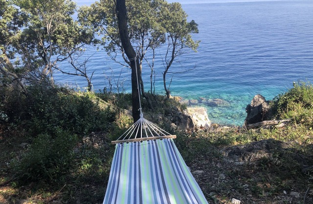 One bedroom apartment near beach Kozarica, Mljet (A-4950-d)