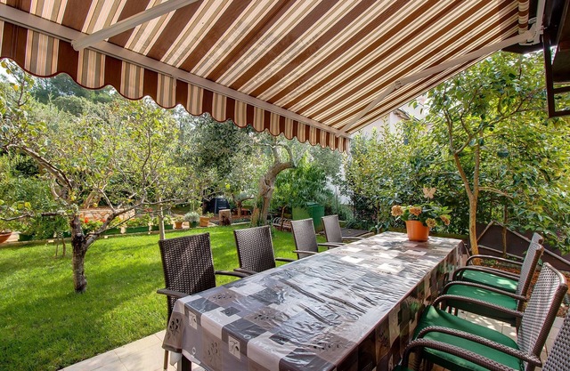 One bedroom apartment with terrace Artatore, Lošinj (A-7934-b)