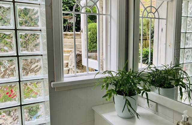 One-Bedroom Apartment in Cremorne - YNG09