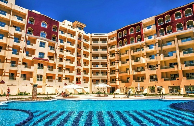 One-bedroom apartment on the Red Sea in Hurghada with pool and beach