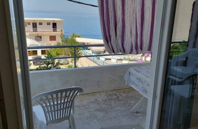 One bedroom apartment with balcony and sea view Drašnice, Makarska (A-22398-b)