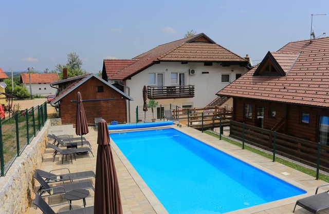 One bedroom apartment with balcony Grabovac (Plitvice) (A-17514-b)