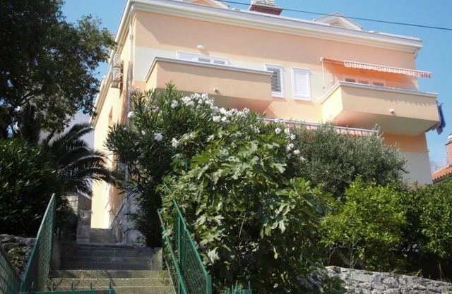 One bedroom apartment with balcony and sea view Makarska (A-19202-b)