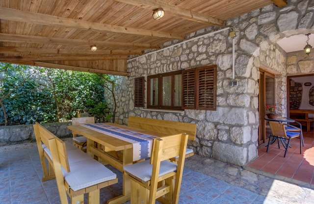 One bedroom apartment with terrace Punta križa, Cres (A-867-b)
