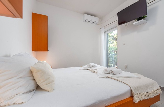 One bedroom apartment near beach Stara Novalja, Pag (A-9710-a)