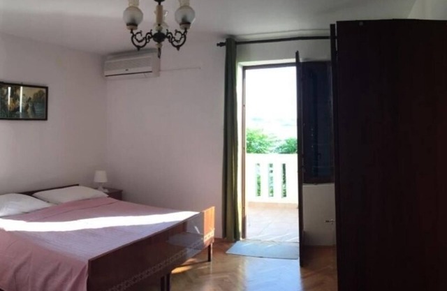 One bedroom apartment near beach Kustići, Pag (A-18248-c)