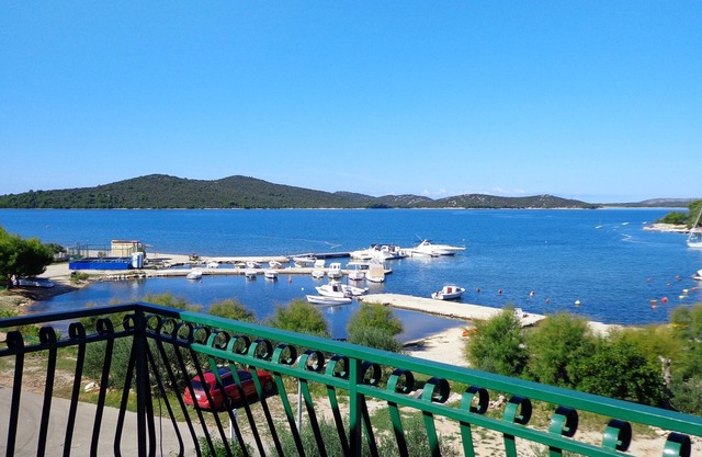 One bedroom apartment near beach Žaborić, Šibenik (A-958-a)