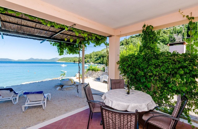 One bedroom apartment near beach Slađenovići, Dubrovnik (A-9012-a)