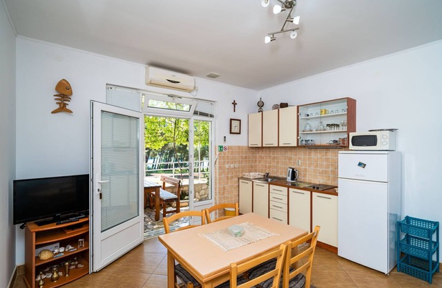 One bedroom apartment with air-conditioning Žuljana, Pelješac (A-10233-b)