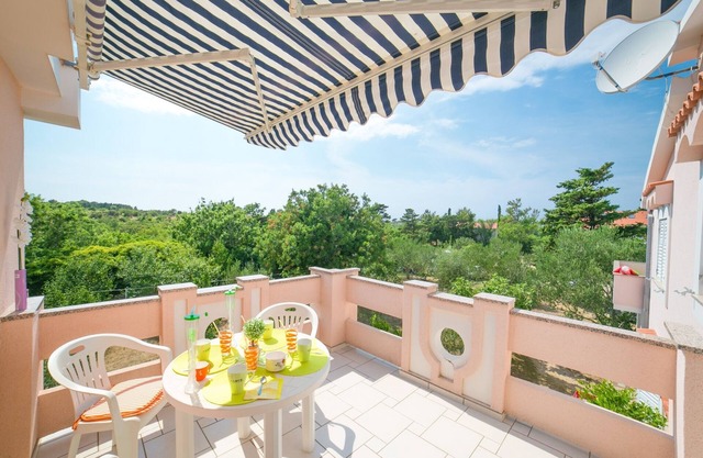 One bedroom apartment with terrace Novalja, Pag (A-6490-c)