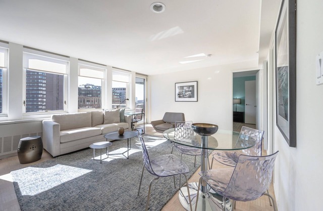 One Bedroom Apartment W/Luxury Amenities
