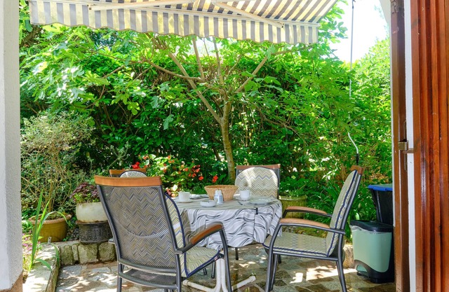 One bedroom apartment with terrace Artatore, Lošinj (A-2509-b)