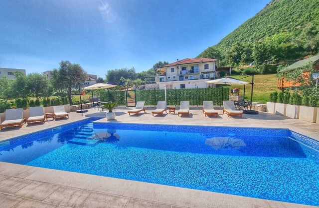 One bedroom apartment with pool and amaizing view