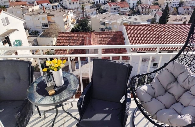 One bedroom apartment with balcony and sea view Hvar (A-24484-c)