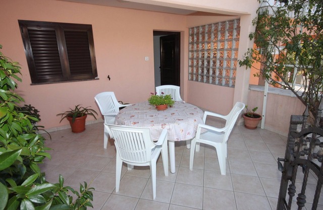 One bedroom apartment with terrace and sea view Duga Luka (Prtlog), Labin (A-2367-a)