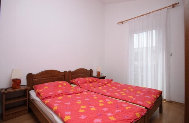 One bedroom apartment with balcony and sea view Ražanac, Zadar (A-6142-b)